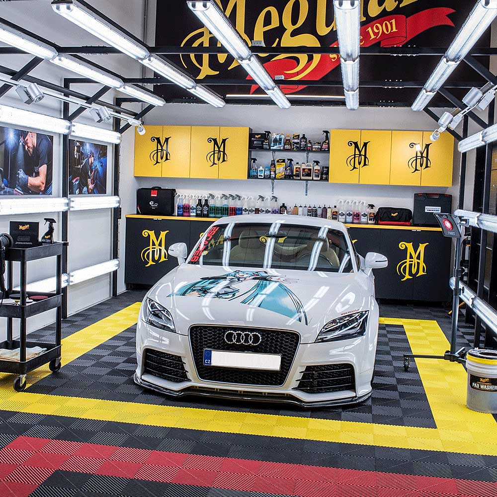 Megular's used Ribtrax Pro tiles for their trade show booth